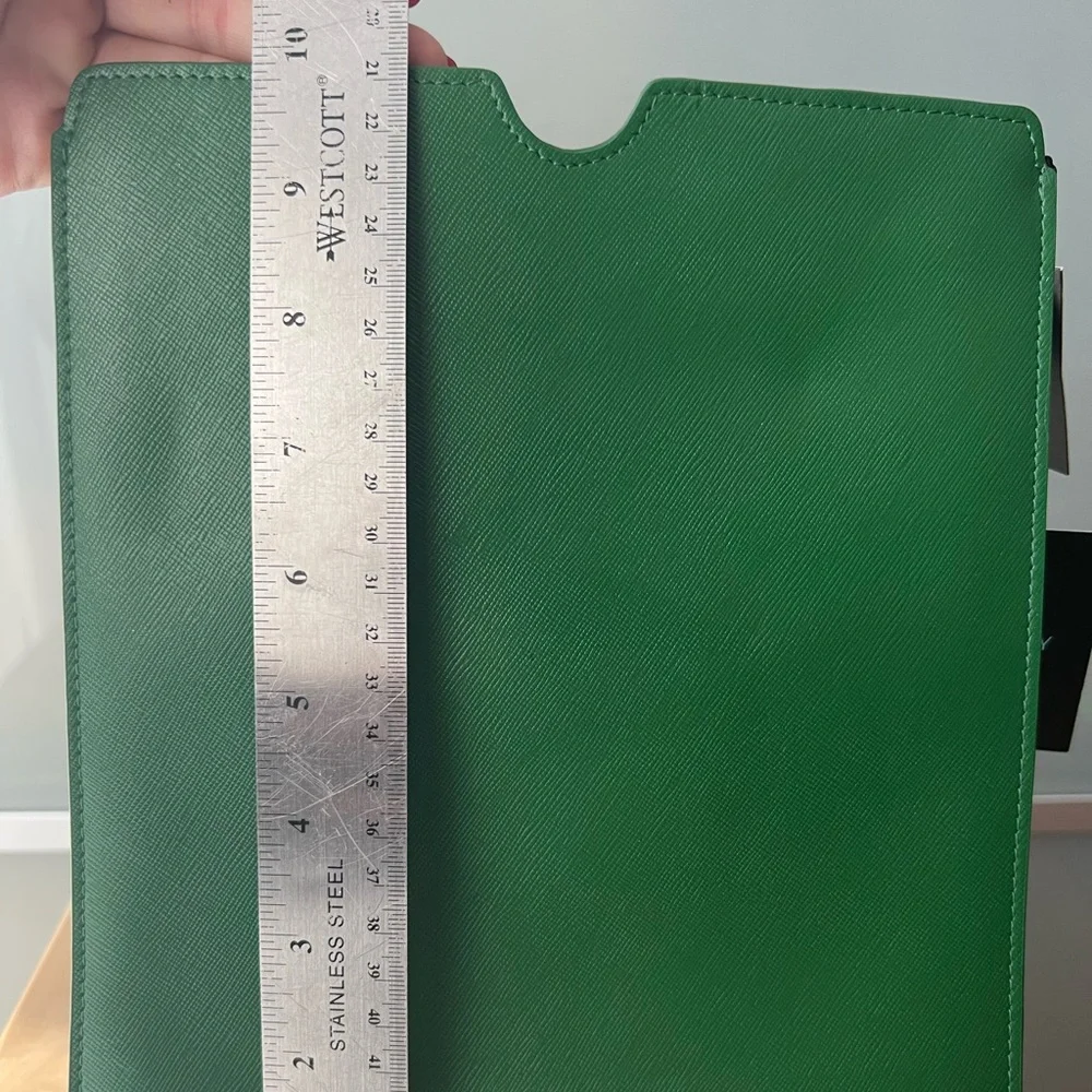 Cynthia Rowley Genuine Saffiano Leather iPad/Tablet Sleeve in Hunter Green